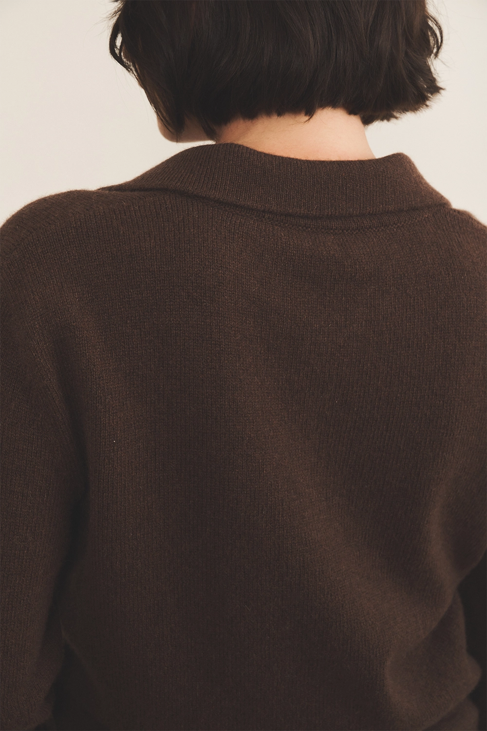 Cashmere polo women brown chocolate - back view | Ralph | Linnea Lund