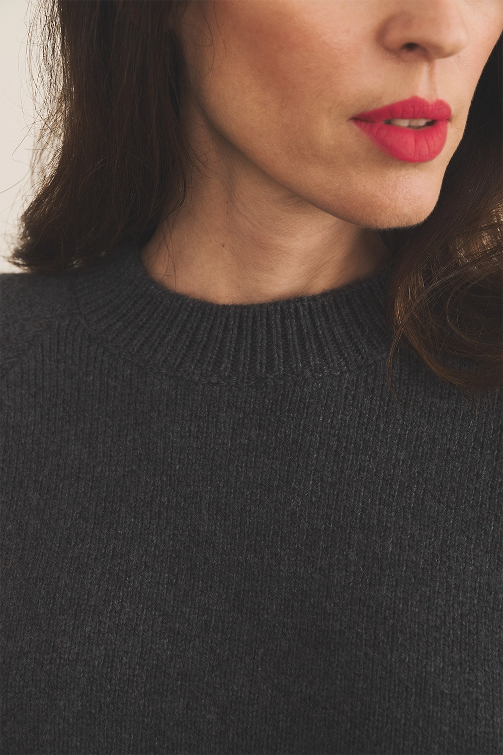 Dark grey cashmere sweater women - focus view | Sergio | Linnea Lund