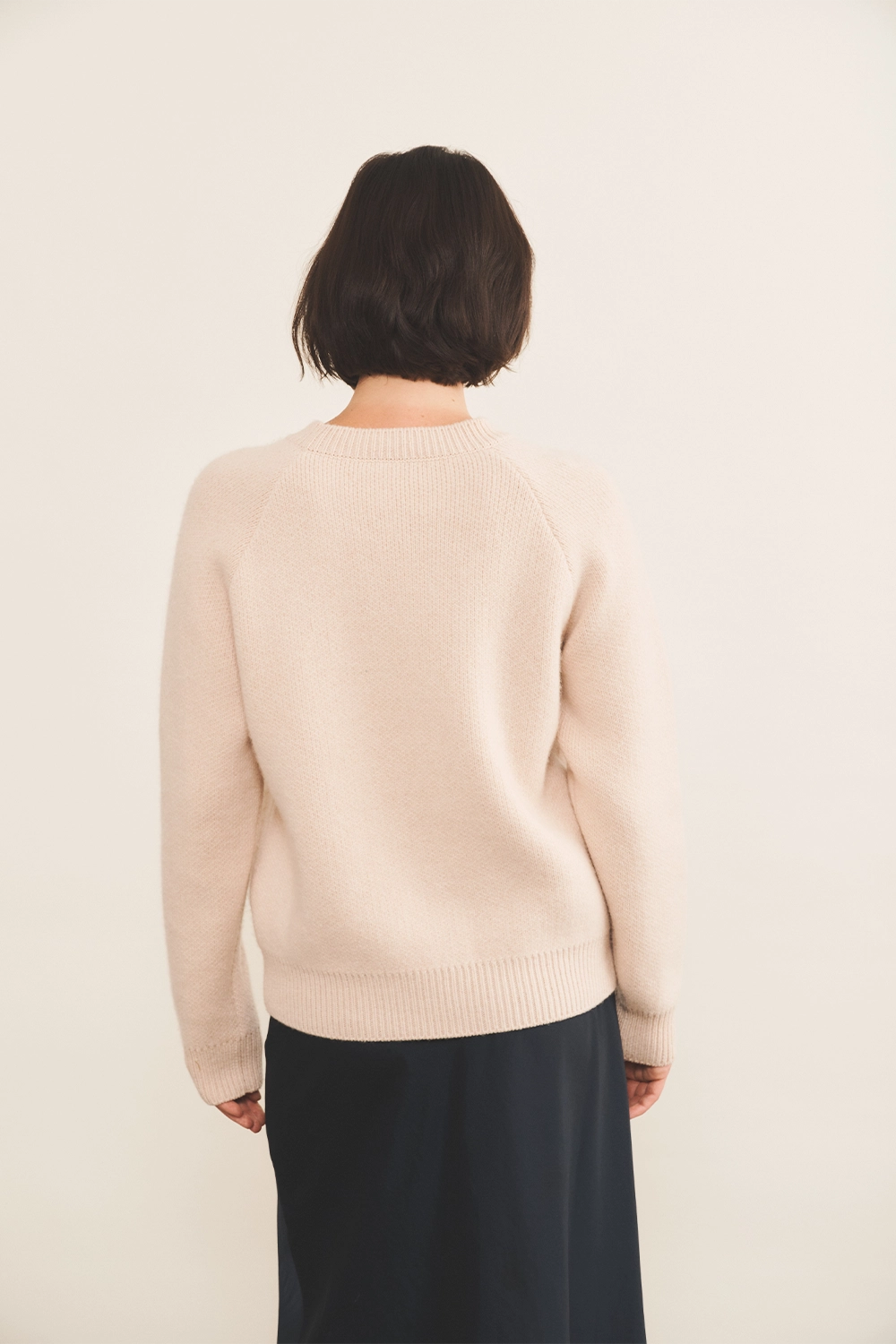 light pink cashmere sweater women - back view | Sergio | Linnea Lund