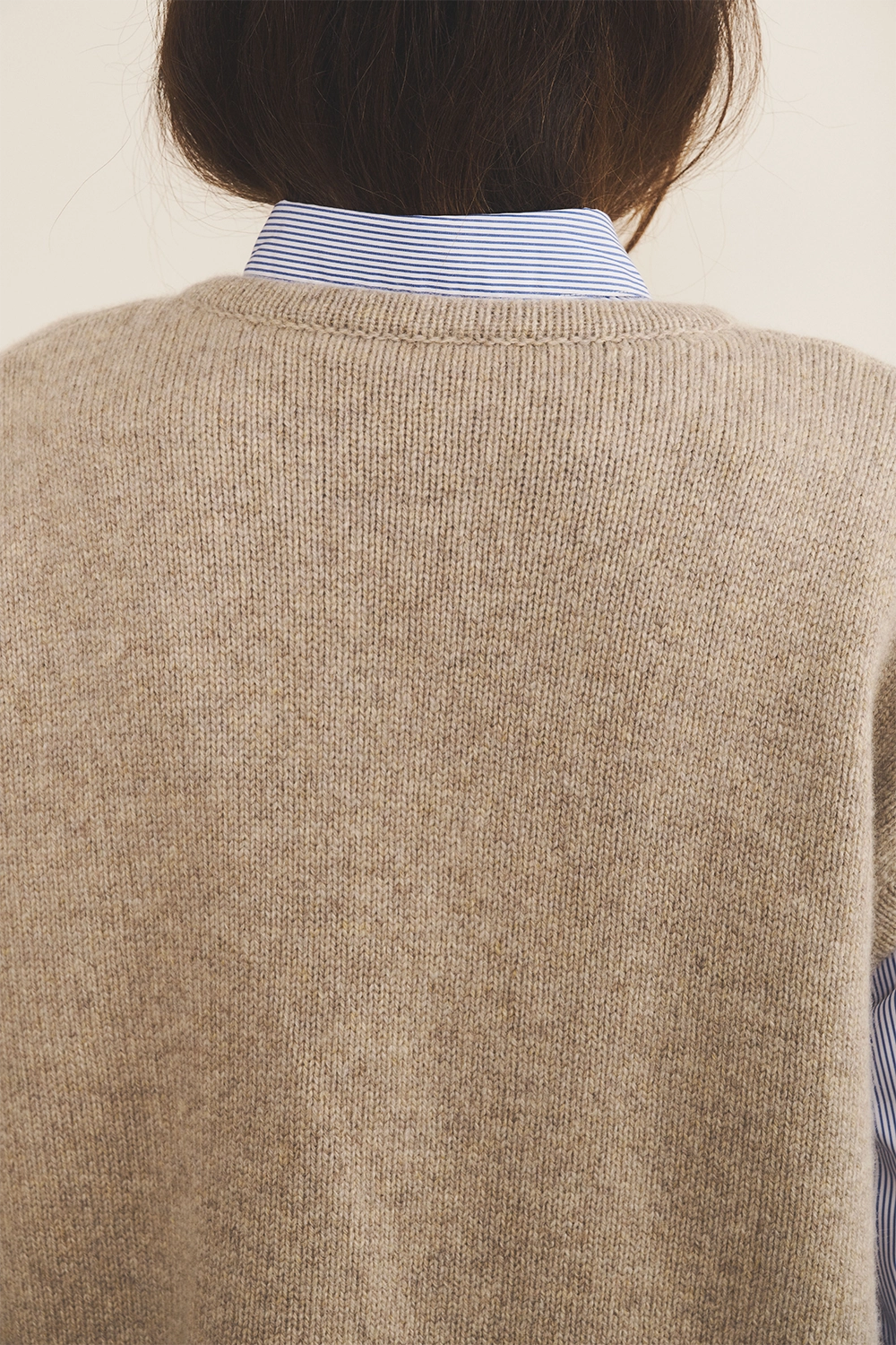 Cashmere sleeveless cardigan women light beige - back view | Théo | Linnea Lund