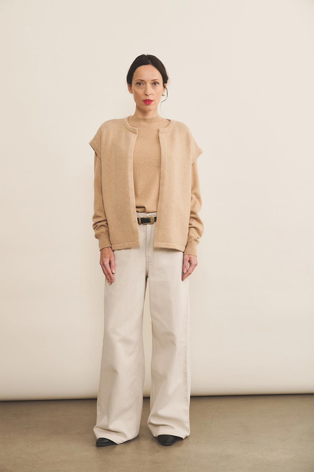 Cashmere sleeveless cardigan women nude beige - look | Théo | Linnea Lund