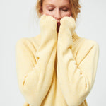 Yellow cashmere sweater women - look | Charlotte | Linnea Lund