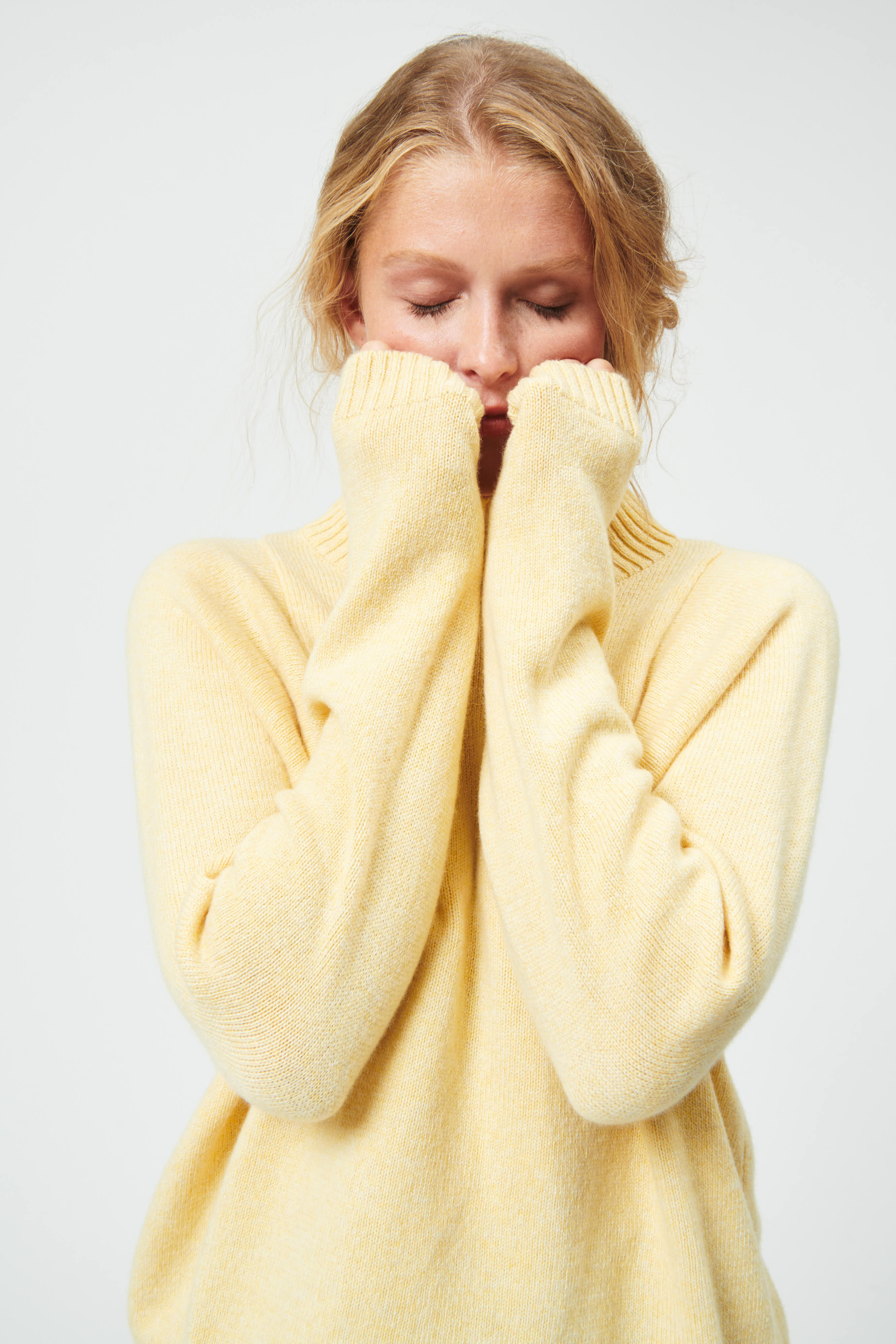 Yellow cashmere sweater women - look | Charlotte | Linnea Lund