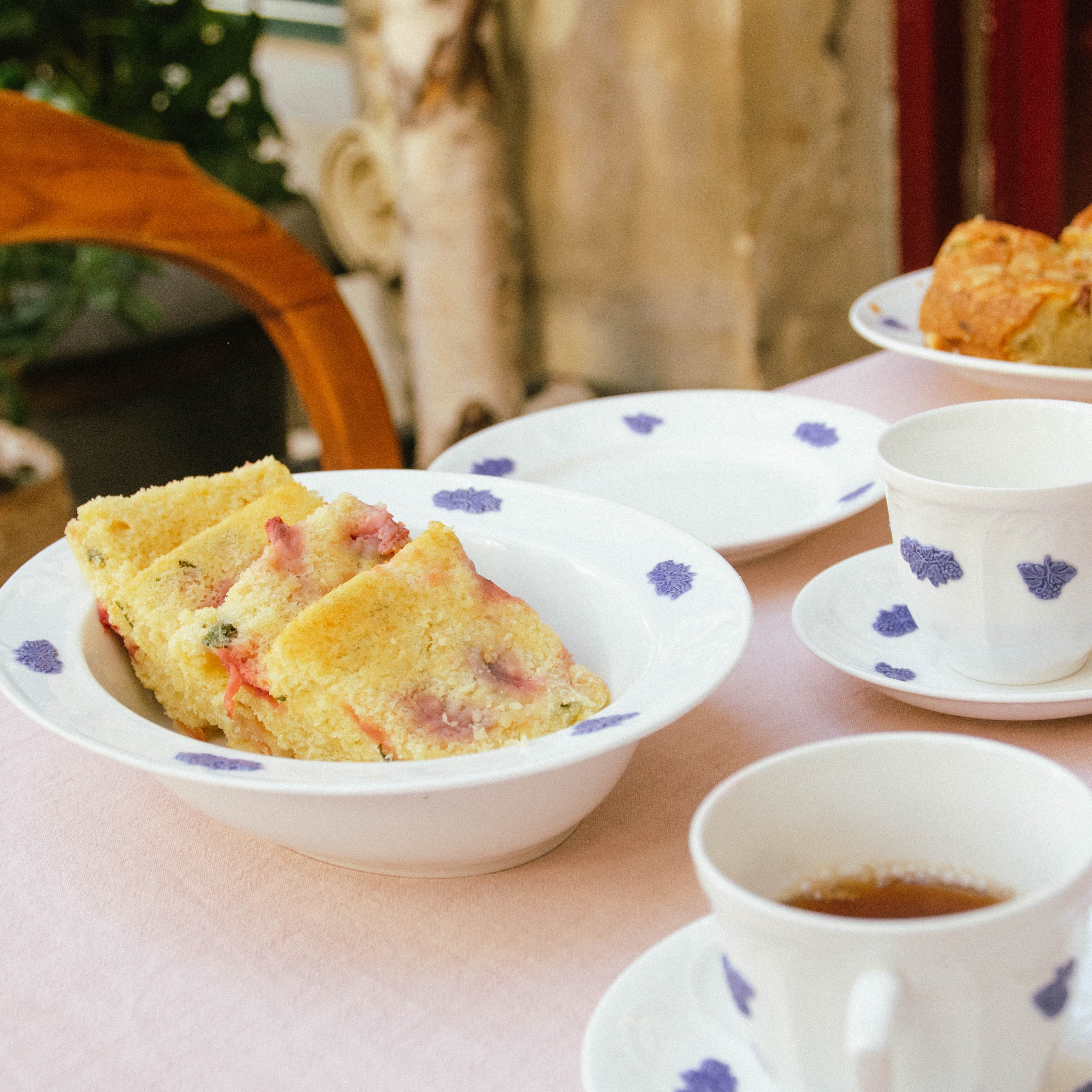 Food Fridays : Jordgubbs Och Myntakaka (Strawberry Mint Cake)