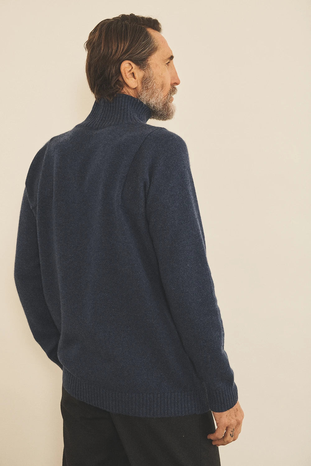 Blue men cashmere sweater - back view | Bjorn | Linnea Lund