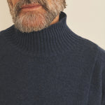 Blue men cashmere sweater - focus fabric | Bjorn | Linnea Lund