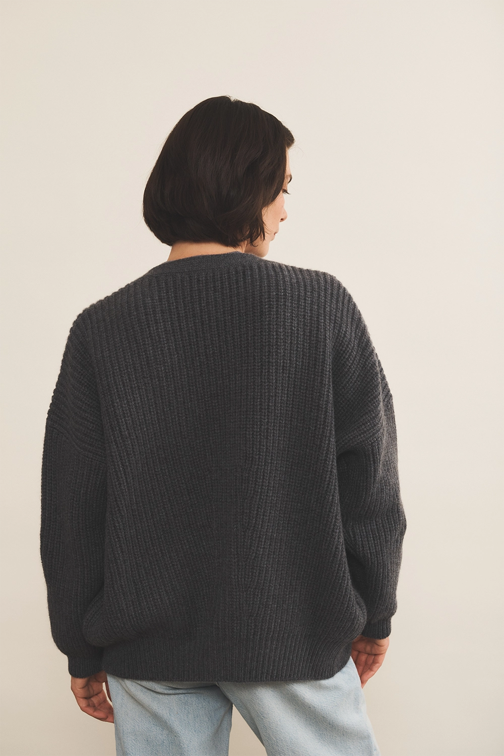 Dark grey cashmere cardigan women - back view | Charlot | Linnea Lund