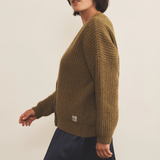 Green ochre cashmere cardigan women - side view | Charlot | Linnea Lund