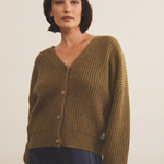 Green ochre cashmere cardigan women - front view | Charlot | Linnea Lund