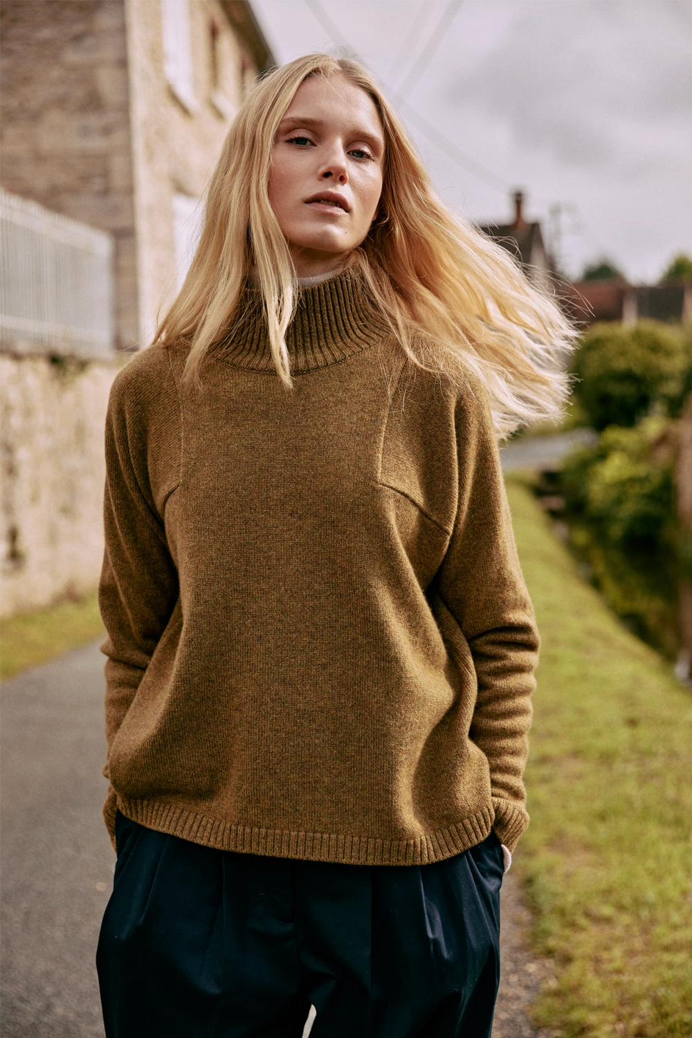 Green ochre cashmere polo sweater women - front view | Ralph | Linnea Lund