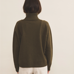 Kaki cashmere sweater women - back view | Charlotte | Linnea Lund