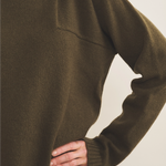 Kaki cashmere sweater women - focus | Charlotte | Linnea Lund