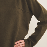 Kaki cashmere sweater women - focus | Charlotte | Linnea Lund
