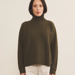 Kaki cashmere sweater women - front view | Charlotte | Linnea Lund
