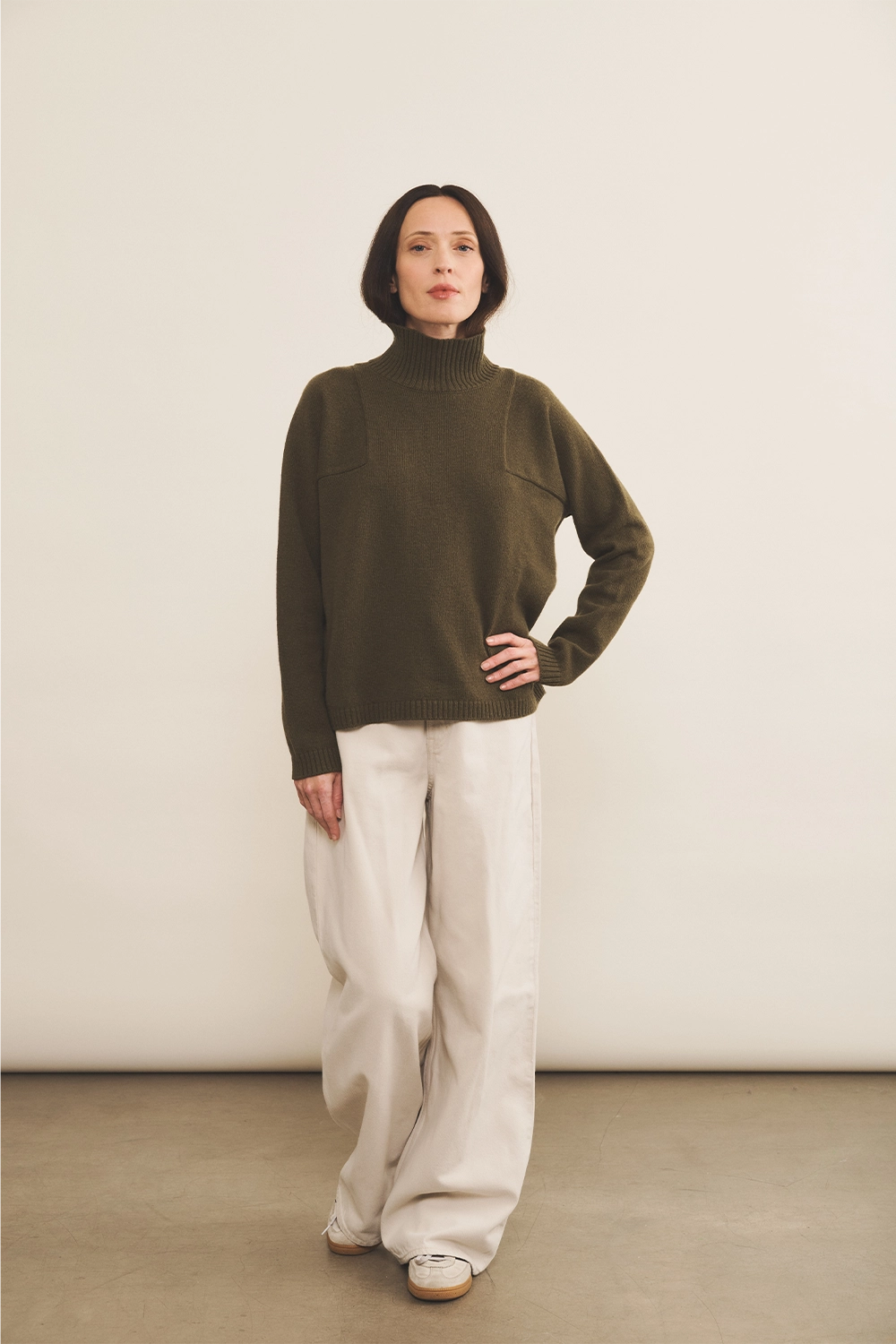 Kaki cashmere sweater women - look | Charlotte | Linnea Lund