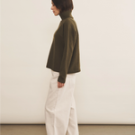 Kaki cashmere sweater women - side view | Charlotte | Linnea Lund