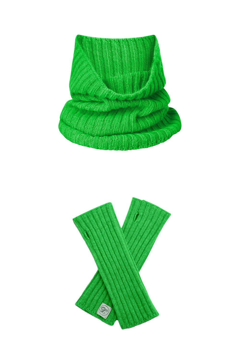 Flash green cashmere mittens and sweater - packshot| Noah & Maya | Linnea Lund
