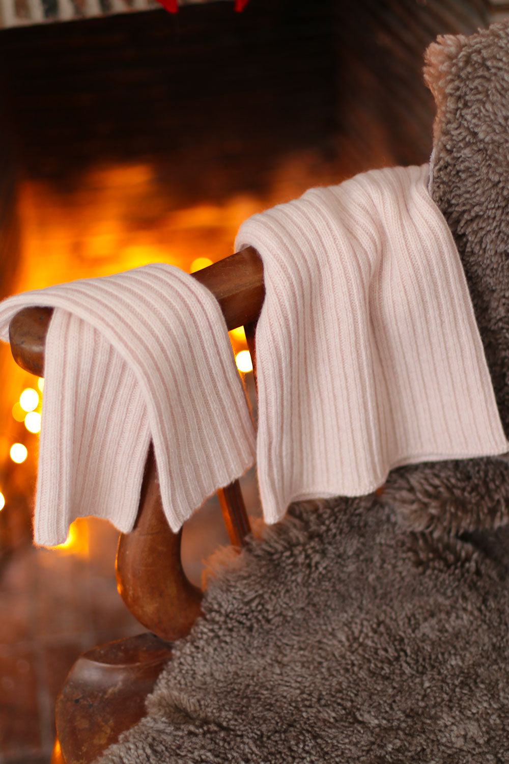 Powder pink cashmere mittens and sweater | Noah & Maya | Linnea Lund