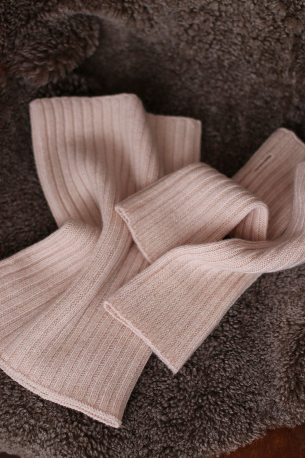 Powder pink cashmere mittens and sweater | Noah & Maya | Linnea Lund