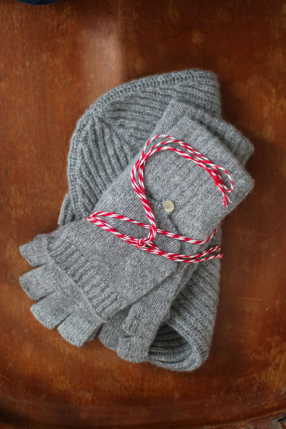 Grey cashmere mittens and beanie | Vantar & Harry | Linnea Lund