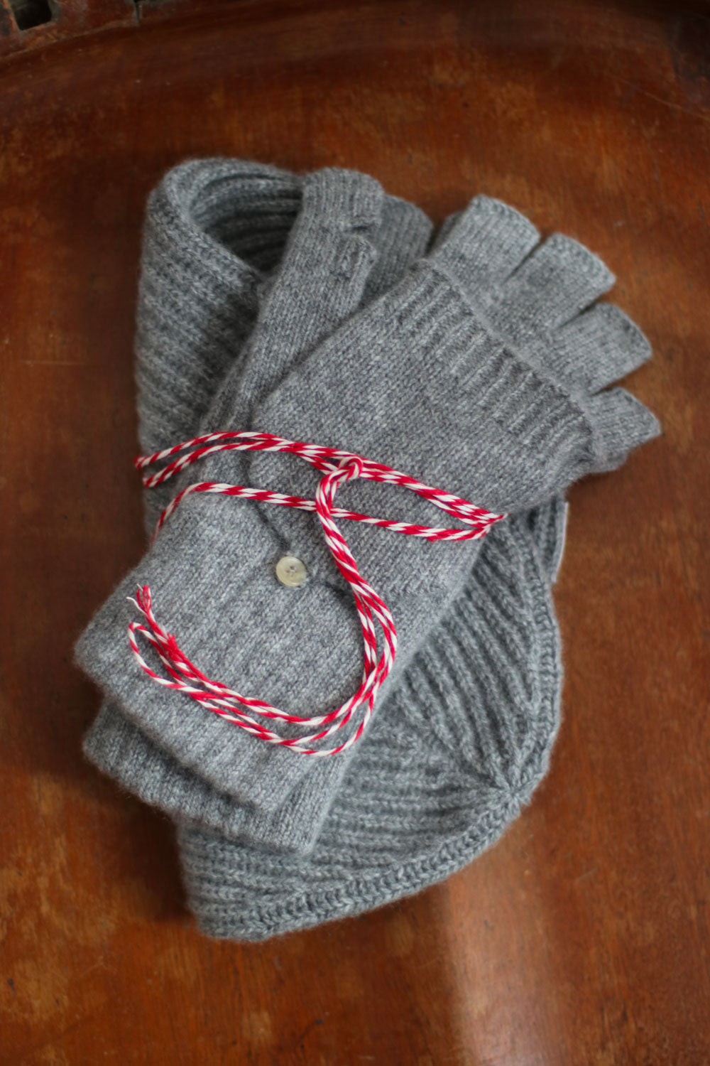 Grey cashmere mittens and beanie | Vantar & Harry | Linnea Lund