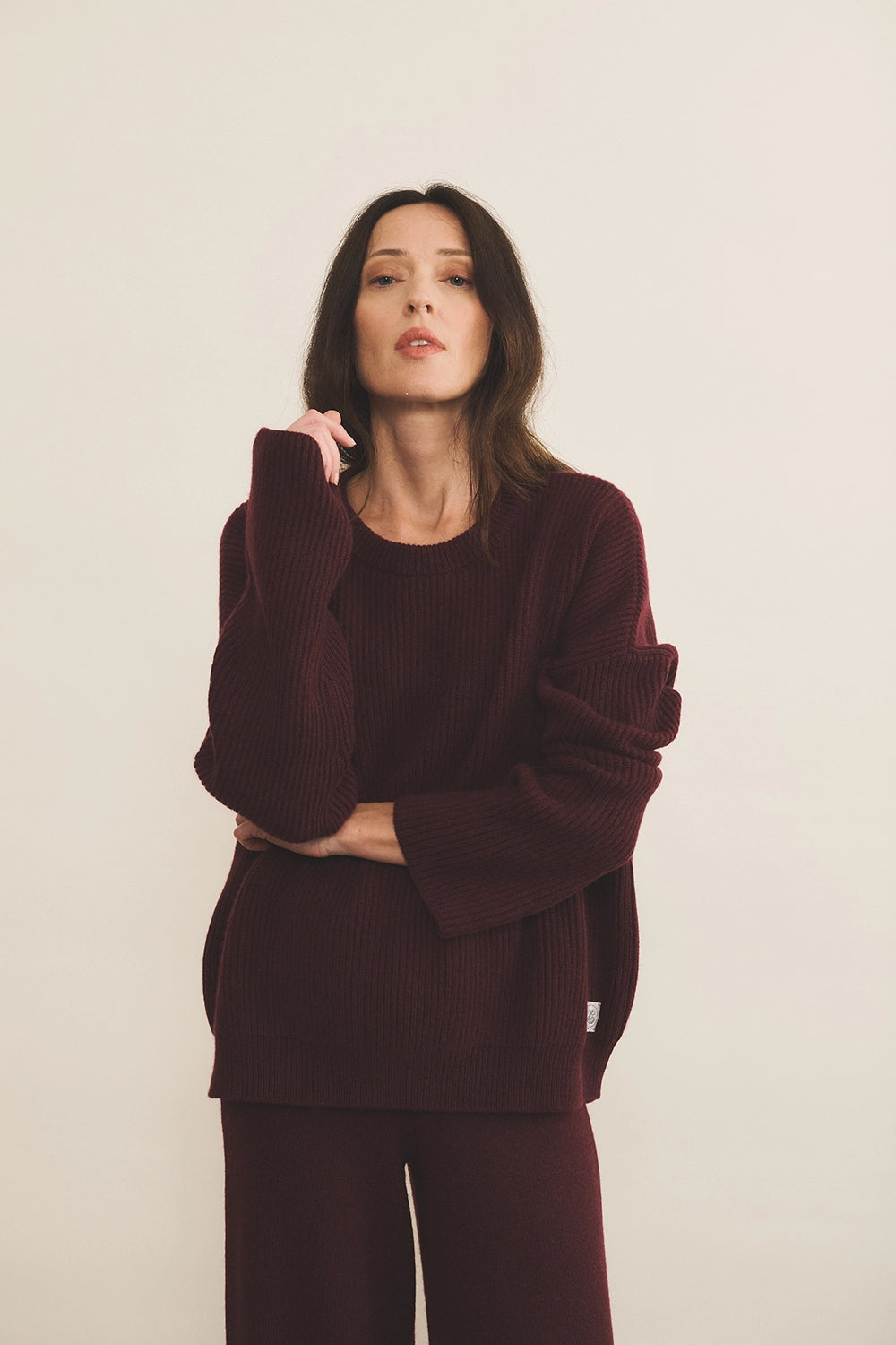 Ribbed burgundy women cashmere sweater - front view | Edward | Linnea Lund
