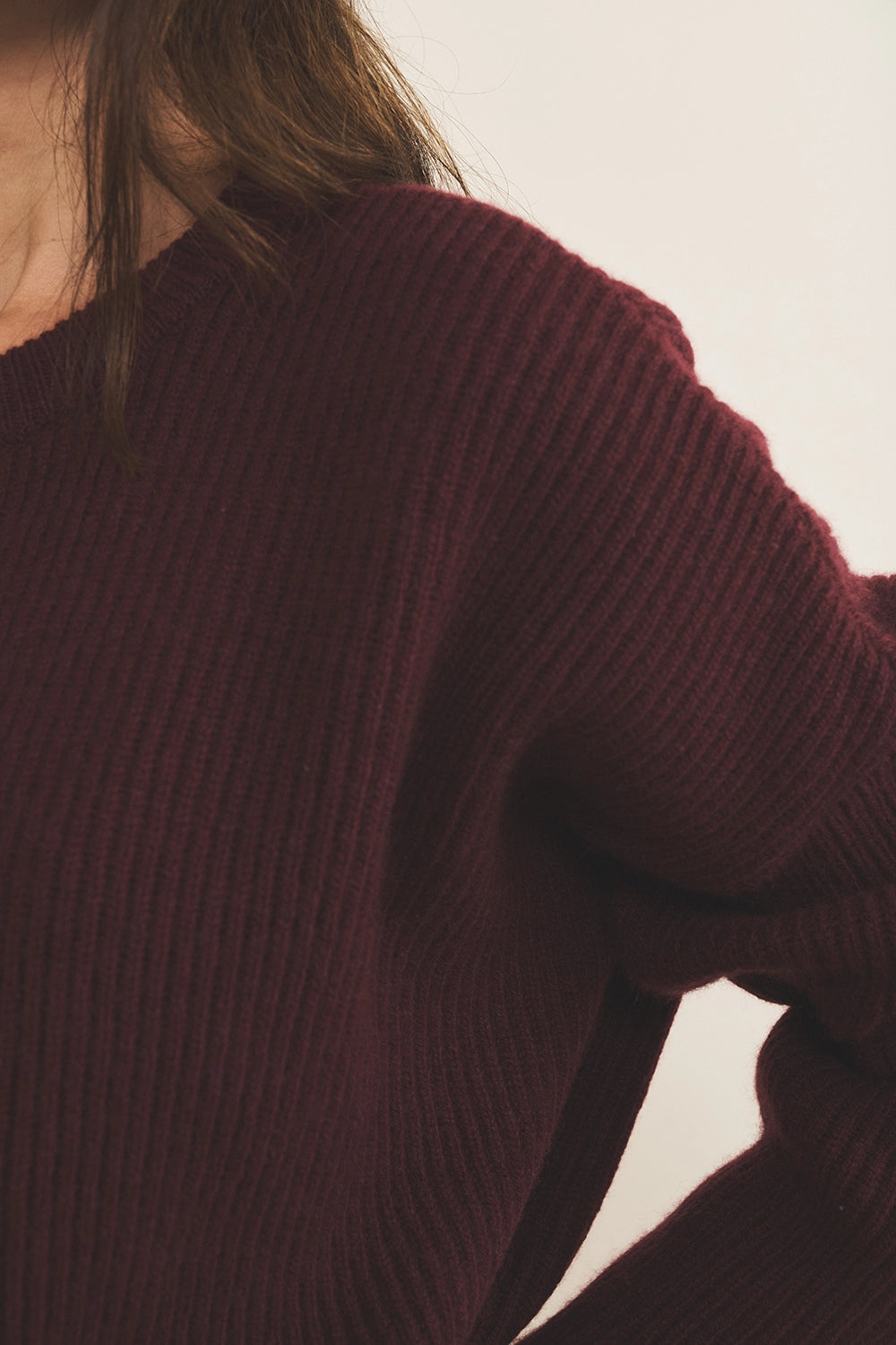 Ribbed burgundy women cashmere sweater - focus fabric view | Edward | Linnea Lund