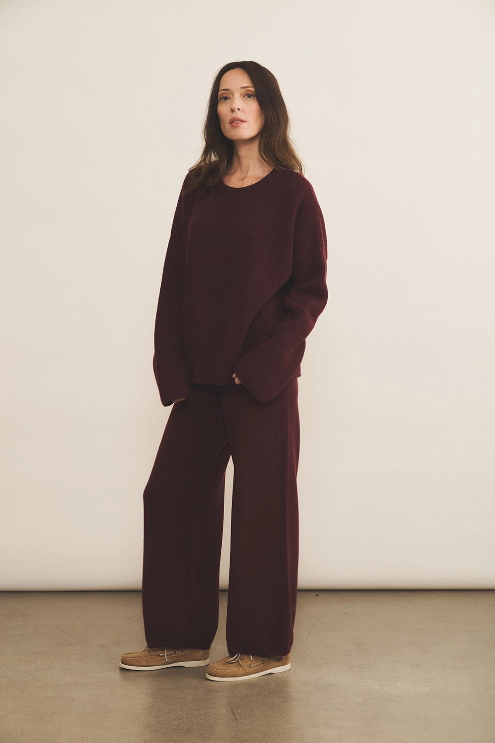 Ribbed burgundy women cashmere sweater - front look | Edward | Linnea Lund