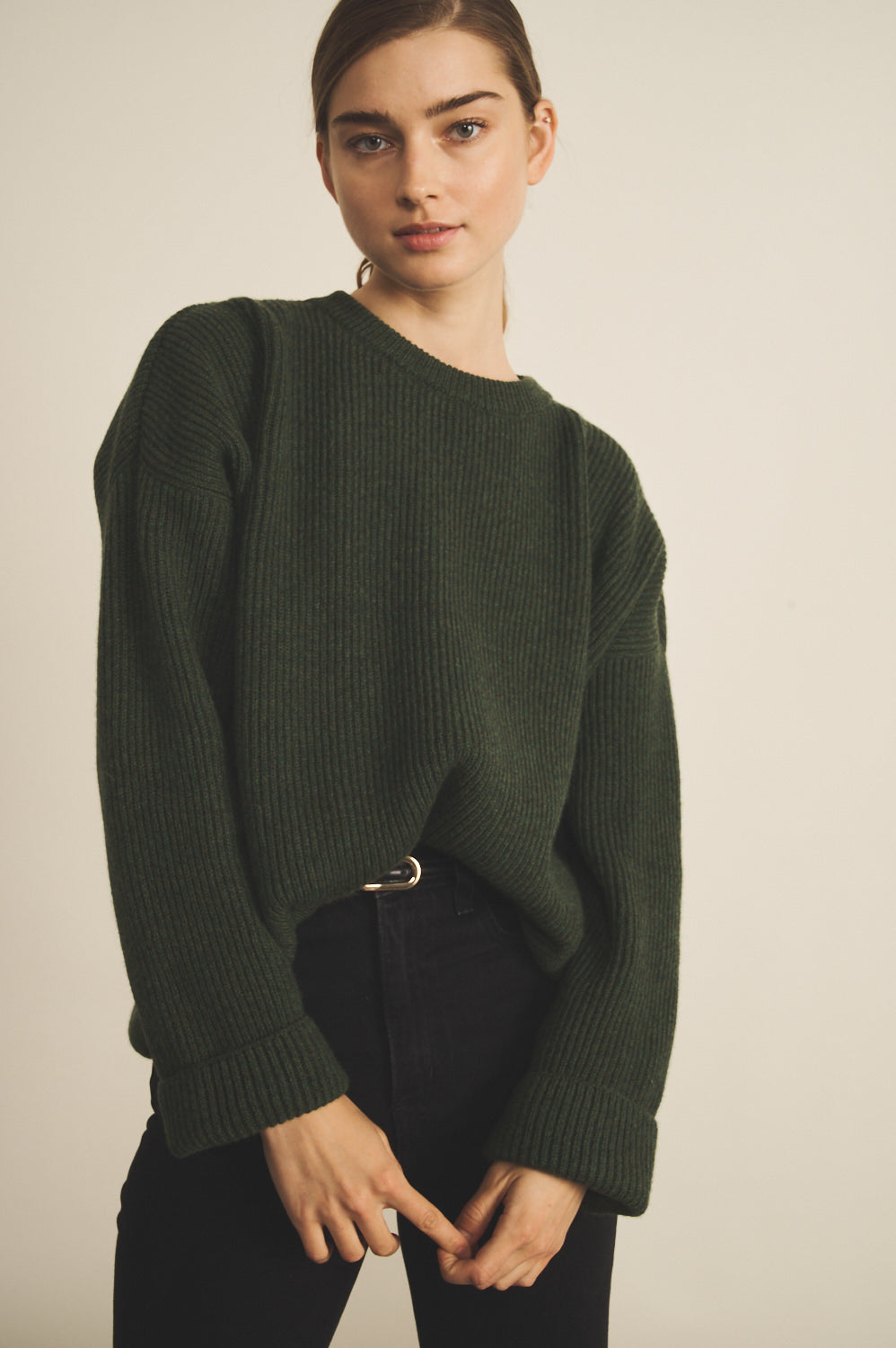 Ribbed green women cashmere sweater - front view | Edward | Linnea Lund