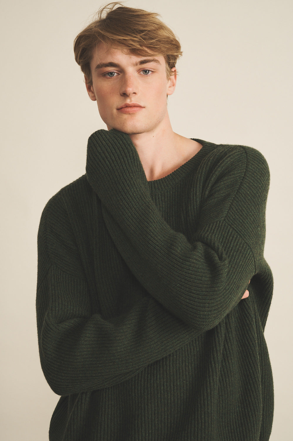 Ribbed green men cashmere sweater - front view | Edward | Linnea Lund