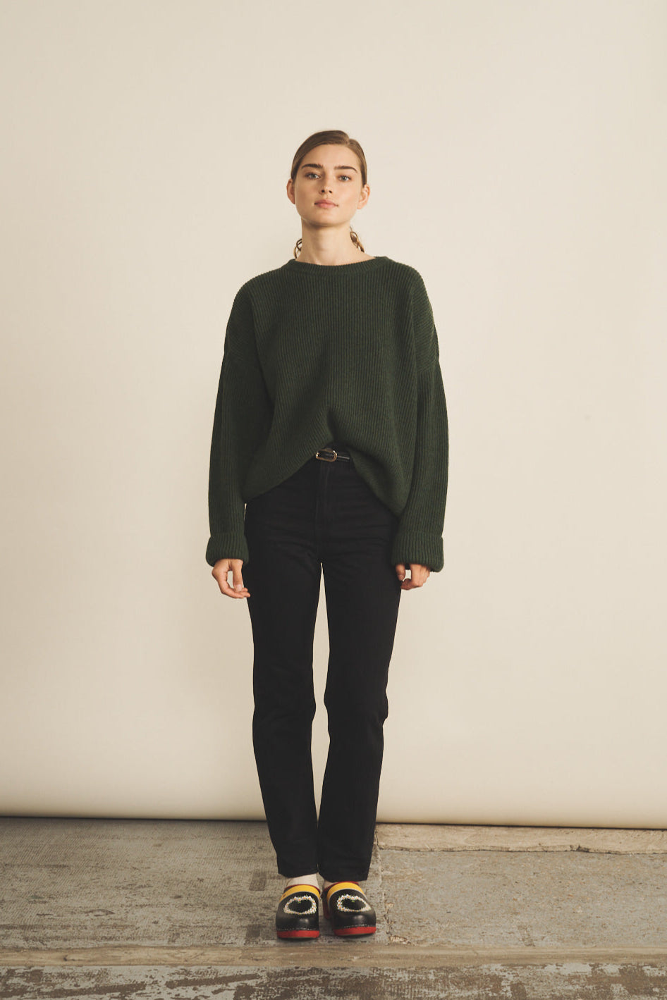 Ribbed green women cashmere sweater - front view | Edward | Linnea Lund