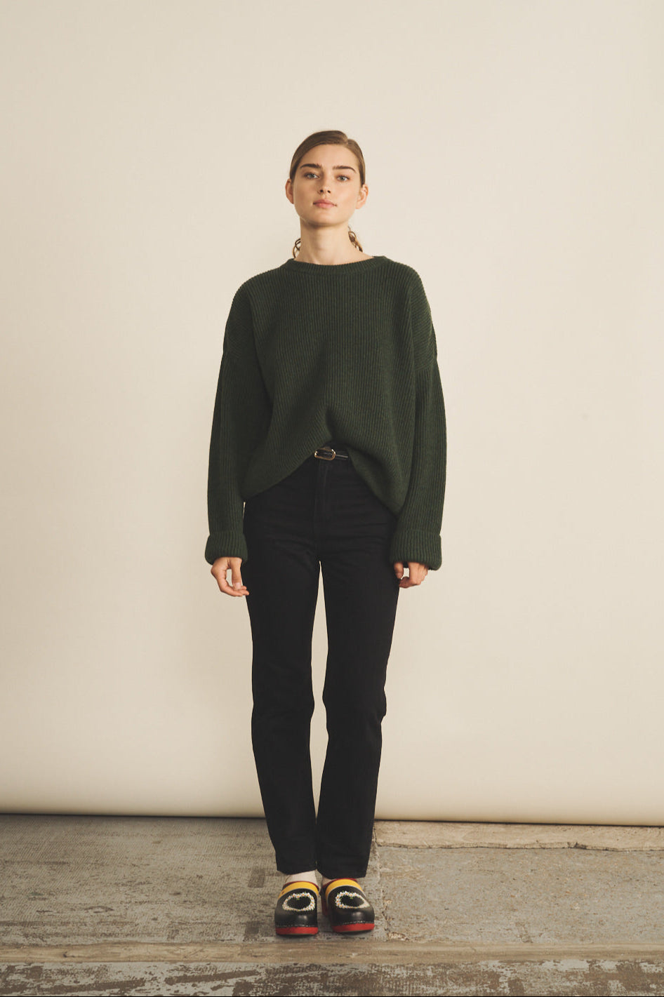 Ribbed green women cashmere sweater - front view | Edward | Linnea Lund