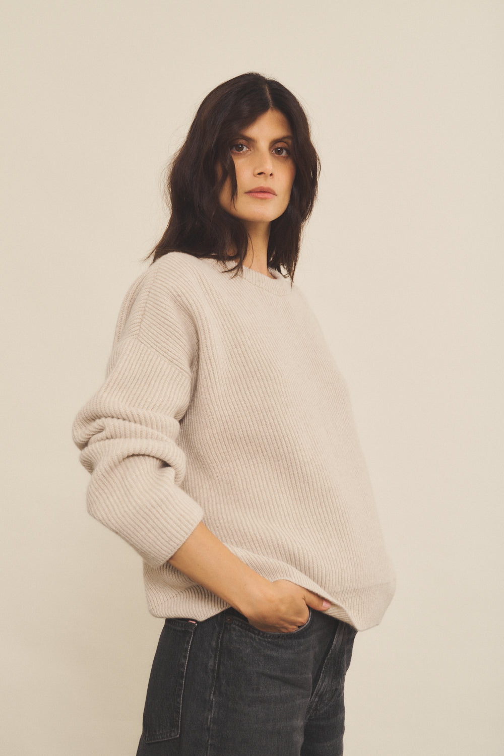 Ribbed beige women cashmere sweater - side view | Edward | Linnea Lund