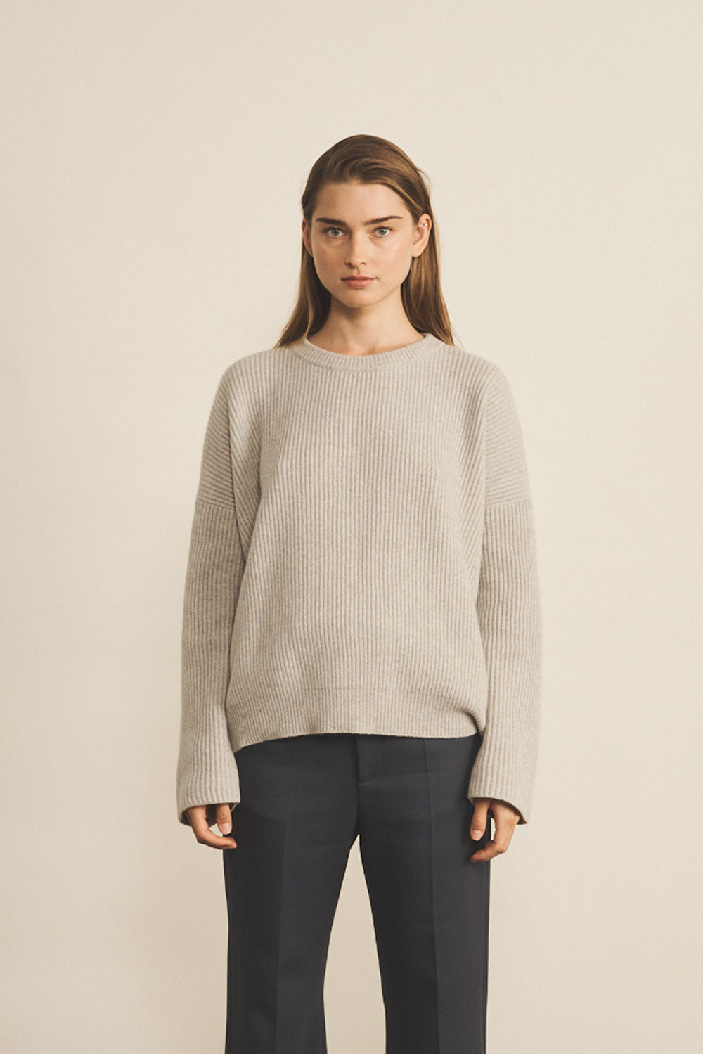 Ribbed grey women cashmere sweater - front view | Edward | Linnea Lund