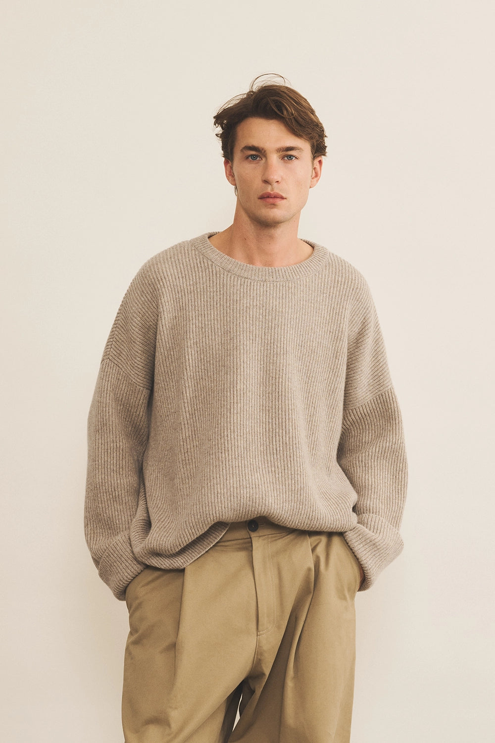 cashmere sweater men beige oversized long-sleeved ribbed - front view | Edward | Linnea Lund