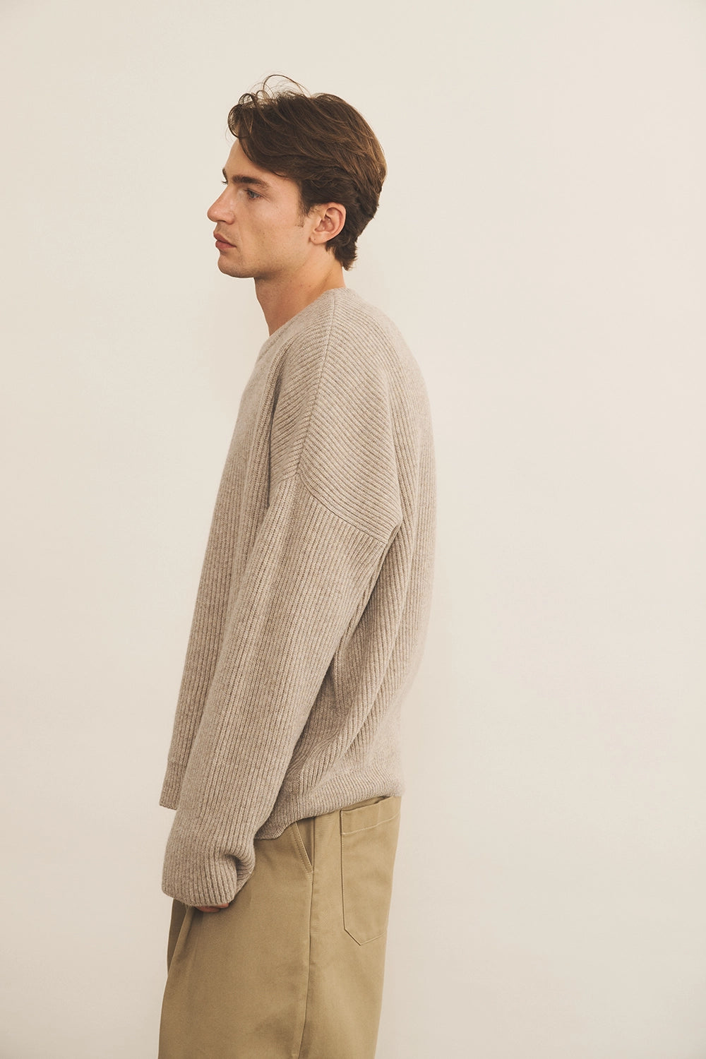 cashmere sweater men beige oversized long-sleeved ribbed - side view | Edward | Linnea Lund