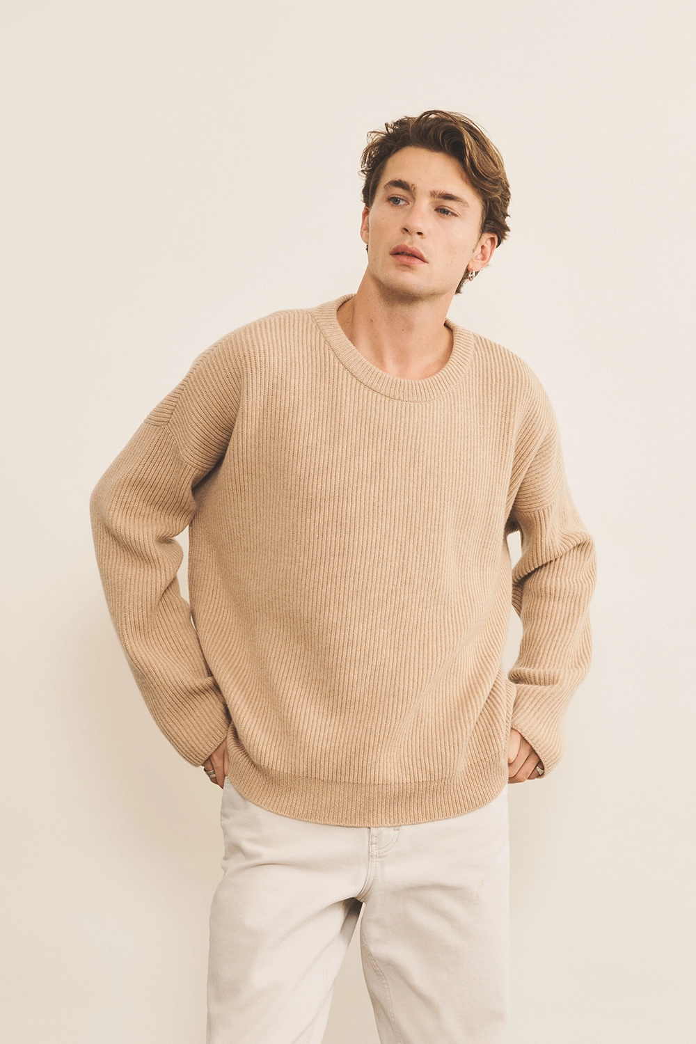 Ribbed sand beige men cashmere sweater - front view | Edward | Linnea Lund