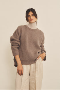 Ribbed taupe women cashmere sweater - front view | Edward | Linnea Lund