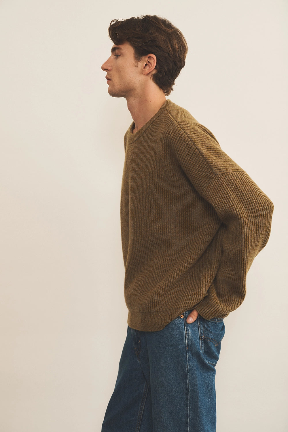 Ribbed ocher green men cashmere sweater - side view | Edward | Linnea Lund