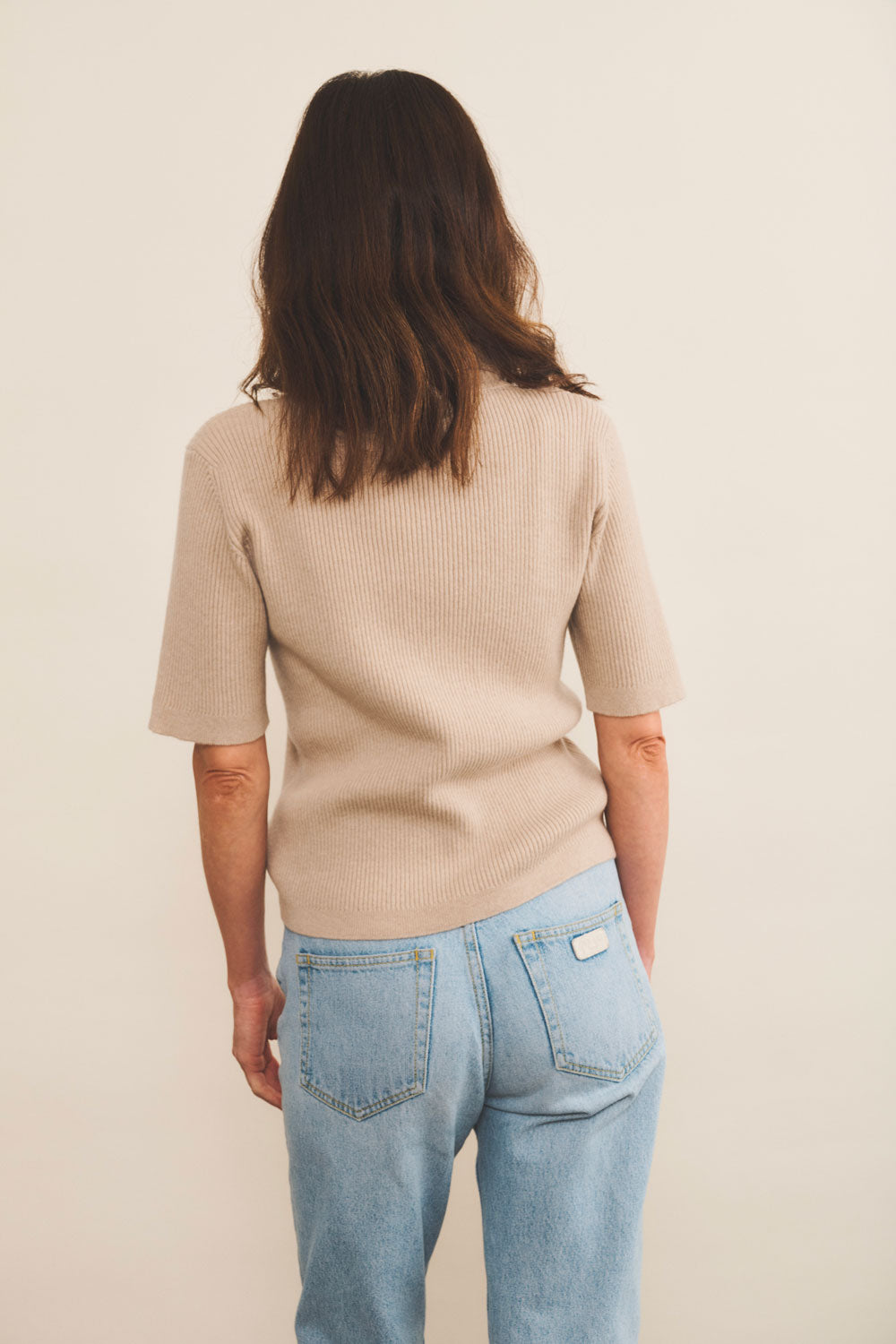 Cashmere polo women beige - back view | Elise | Linnea Lund