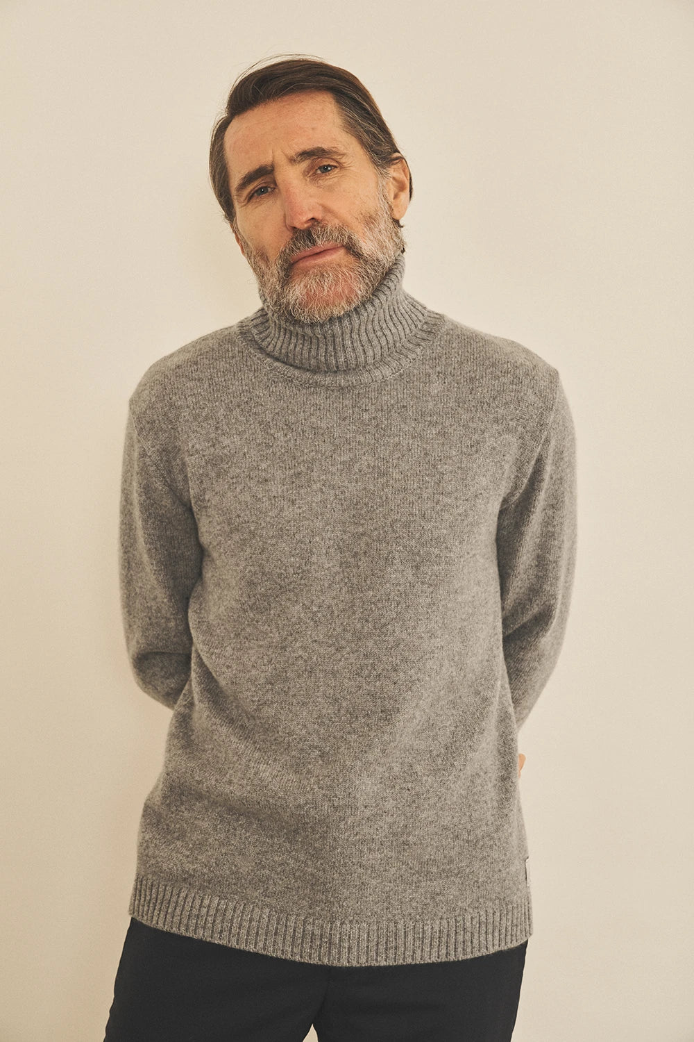 Grey men cashmere sweater - front view | François | Linnea Lund