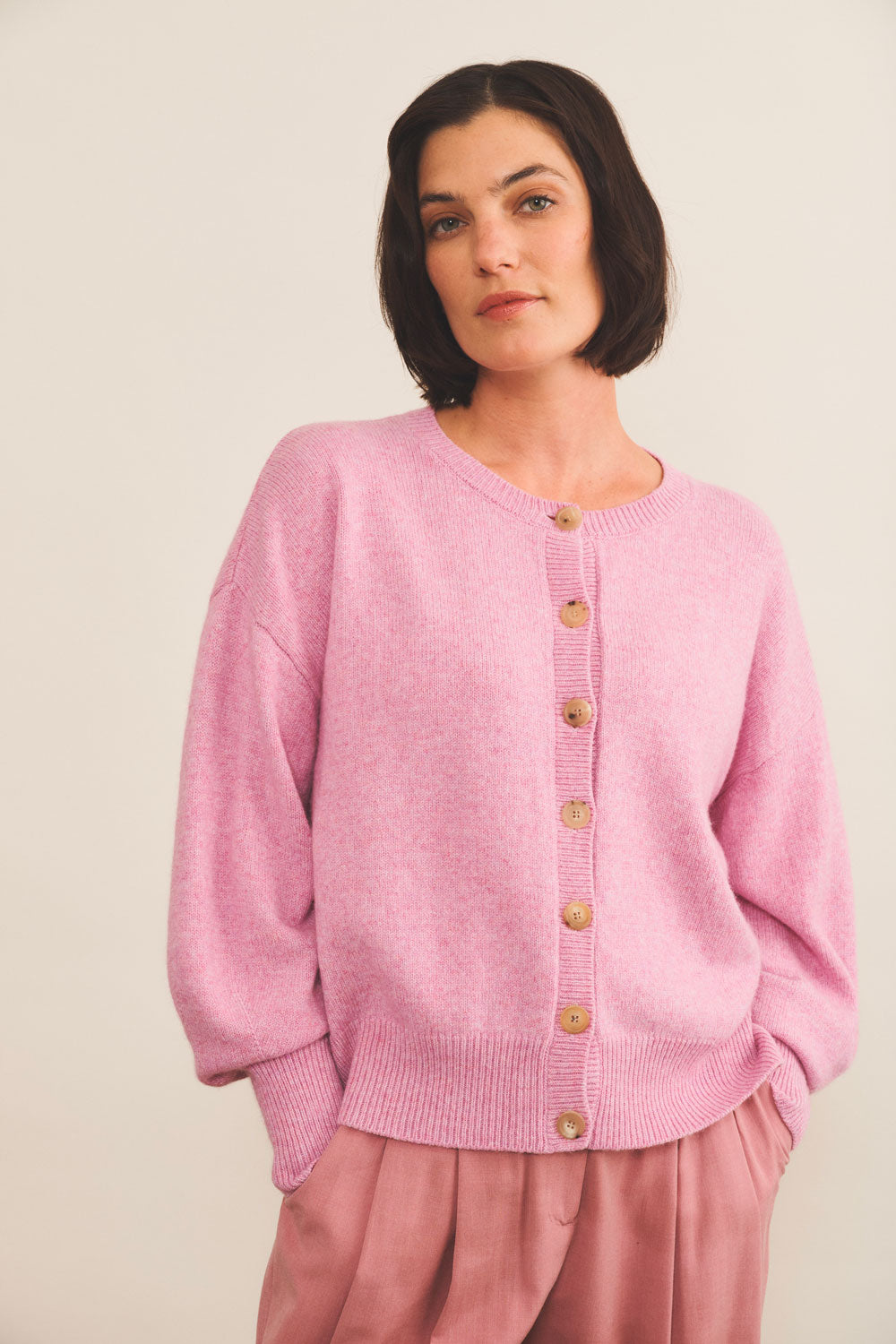 Cashmere cardigan women pink - front view | Gabriella | Linnea Lund
