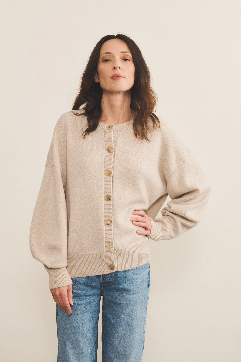 Cashmere cardigan women beige - front view | Gabriella | Linnea Lund