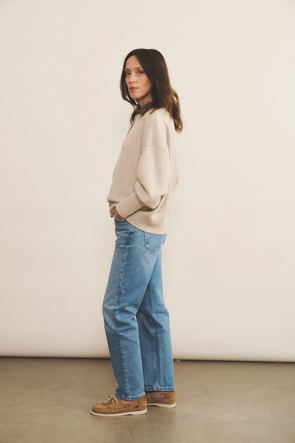 Cashmere cardigan women beige - side view | Gabriella | Linnea Lund