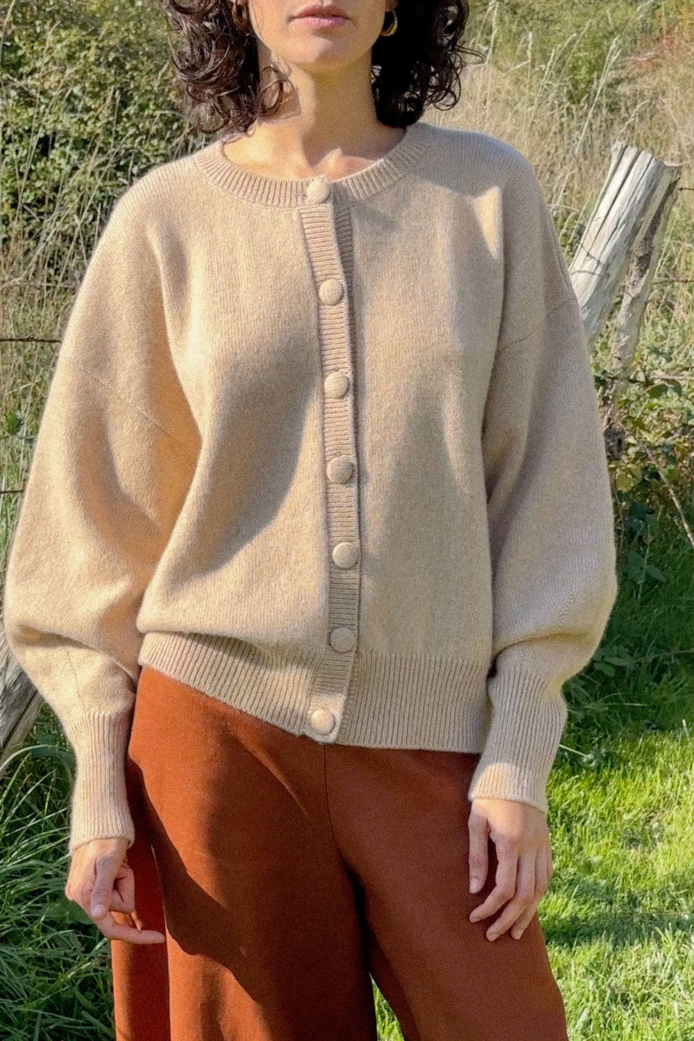 Beige cashmere women cardigan - front view | Gabriella | Linnea Lund