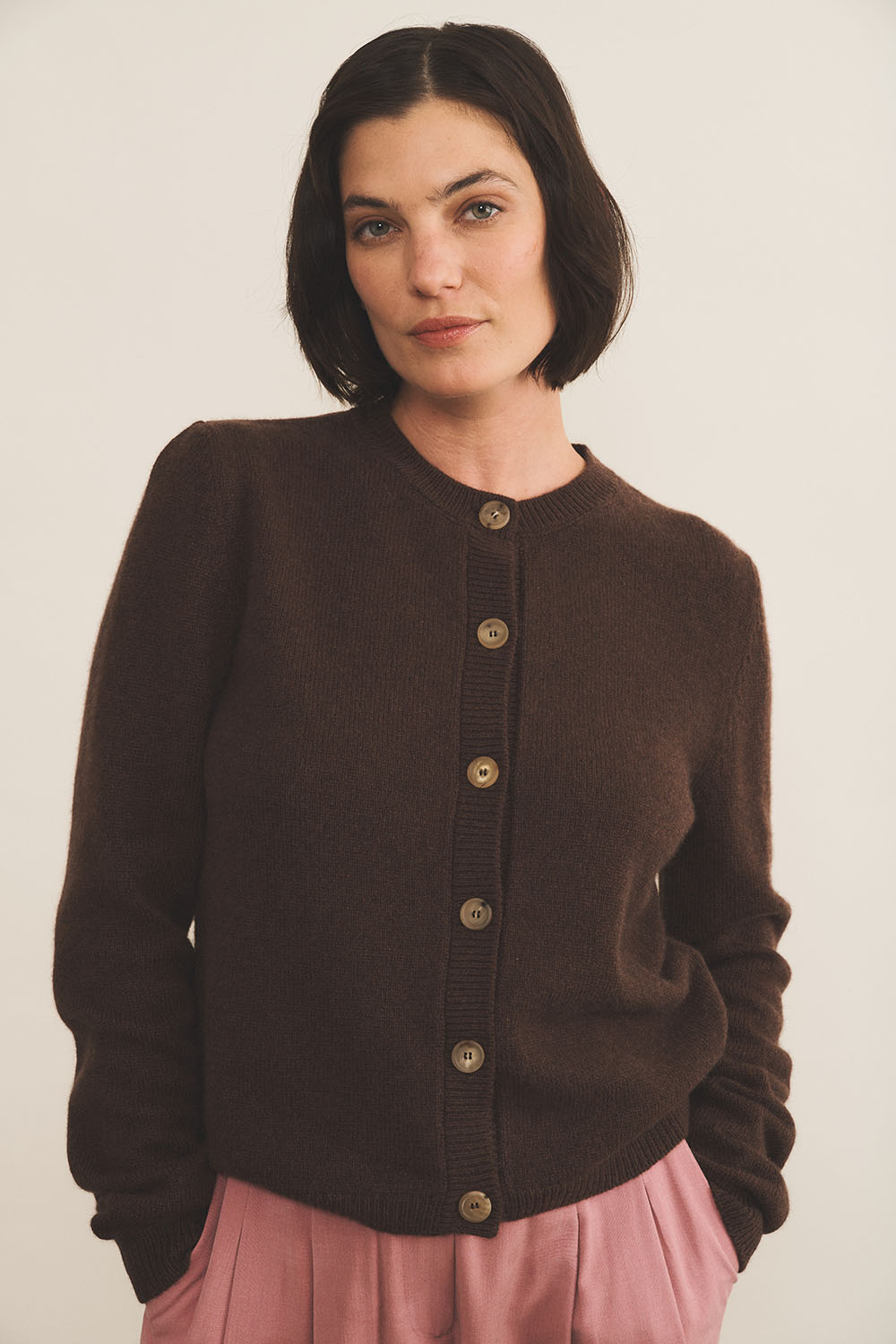 Brown cashmere cardigan for women - front view | Greta | Linnea Lund