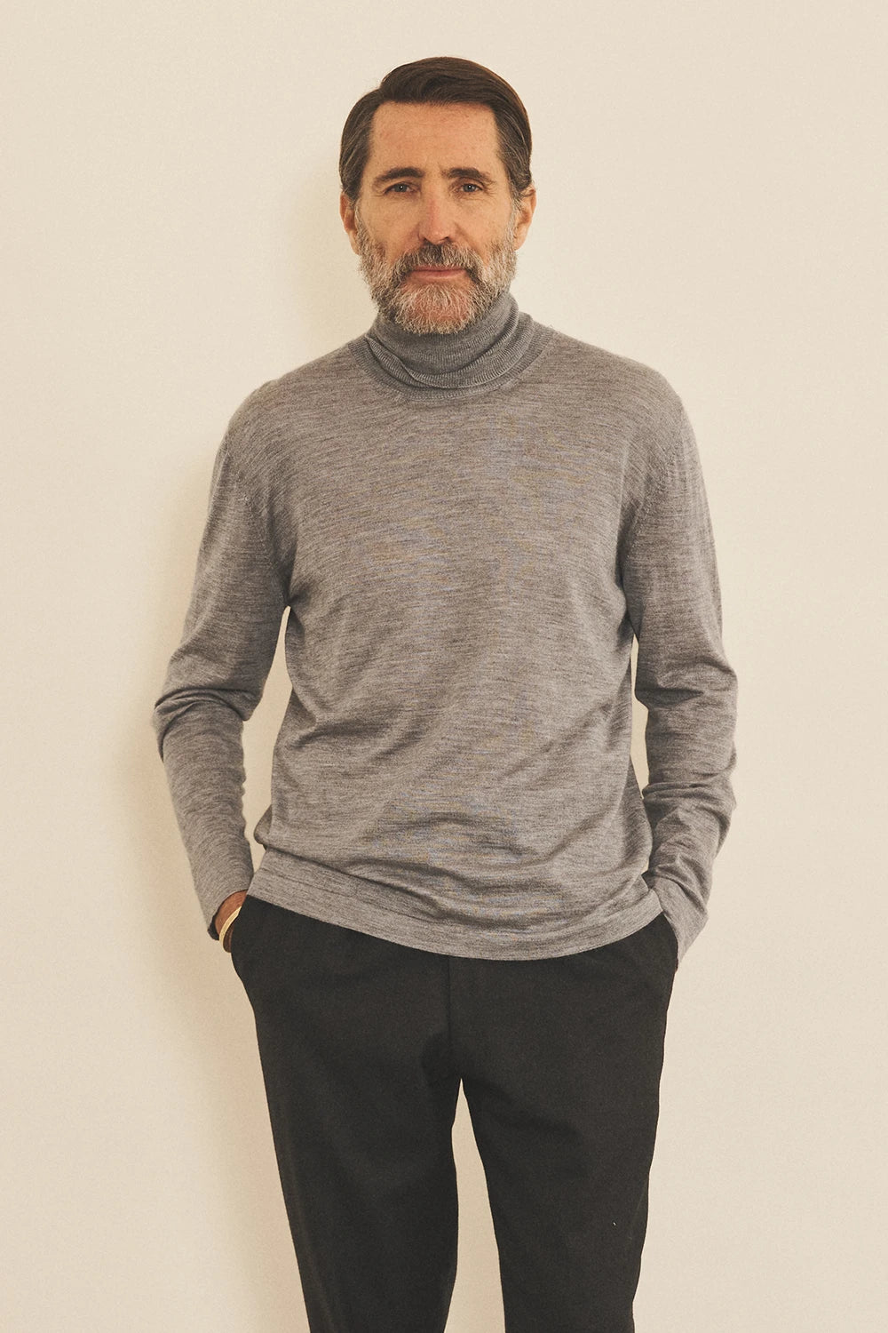 Grey men cashmere sweater - front view | Hakan | Linnea Lund