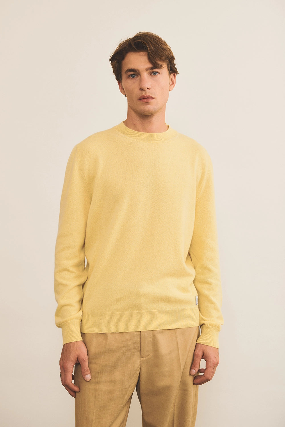 Yellow light men cashmere sweater - front view | Harald | Linnea Lund