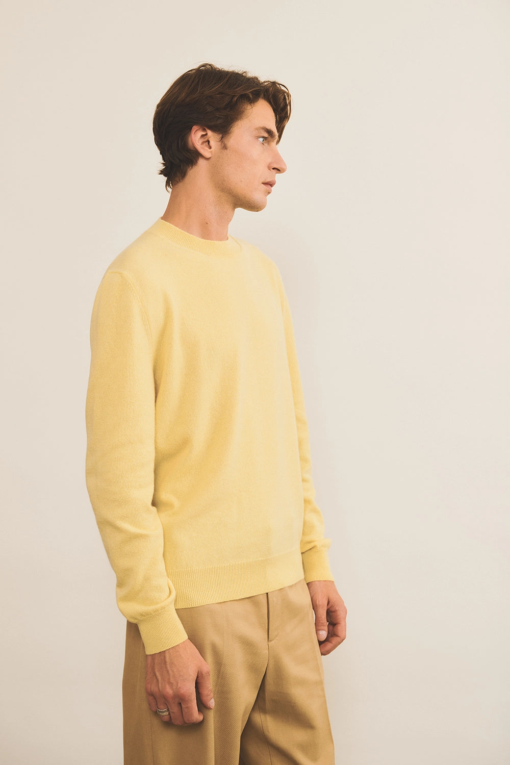 Yellow light men cashmere sweater - side view | Harald | Linnea Lund