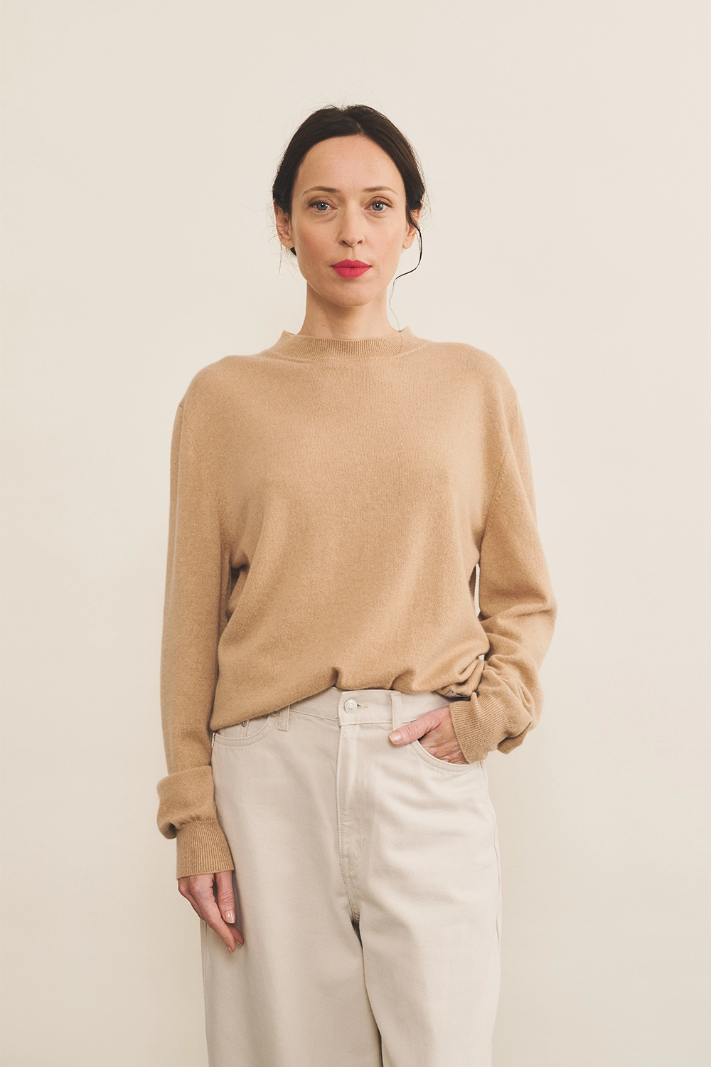 Camel light women cashmere sweater - front view | Harald | Linnea Lund